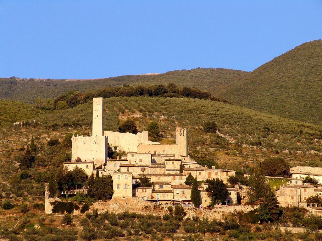 Relais Borgo Lizori Country House Campello sul Clitunno Bagian luar foto