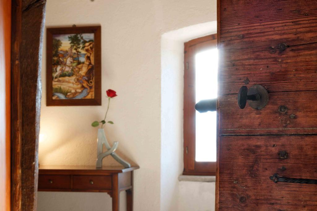 Relais Borgo Lizori Country House Campello sul Clitunno Bagian luar foto
