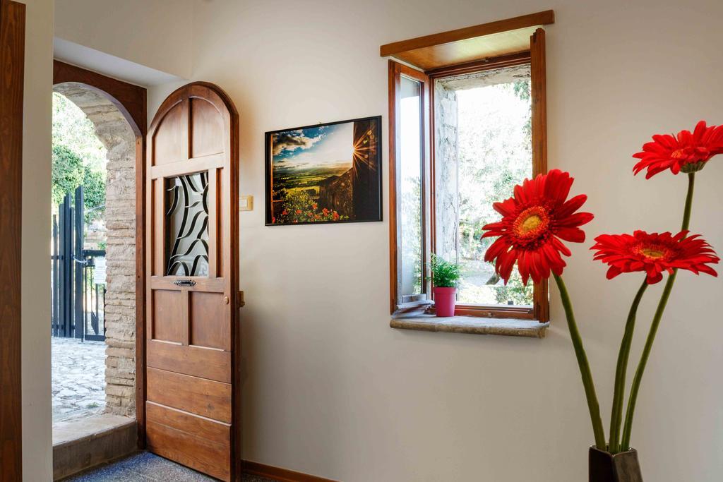 Relais Borgo Lizori Country House Campello sul Clitunno Bagian luar foto