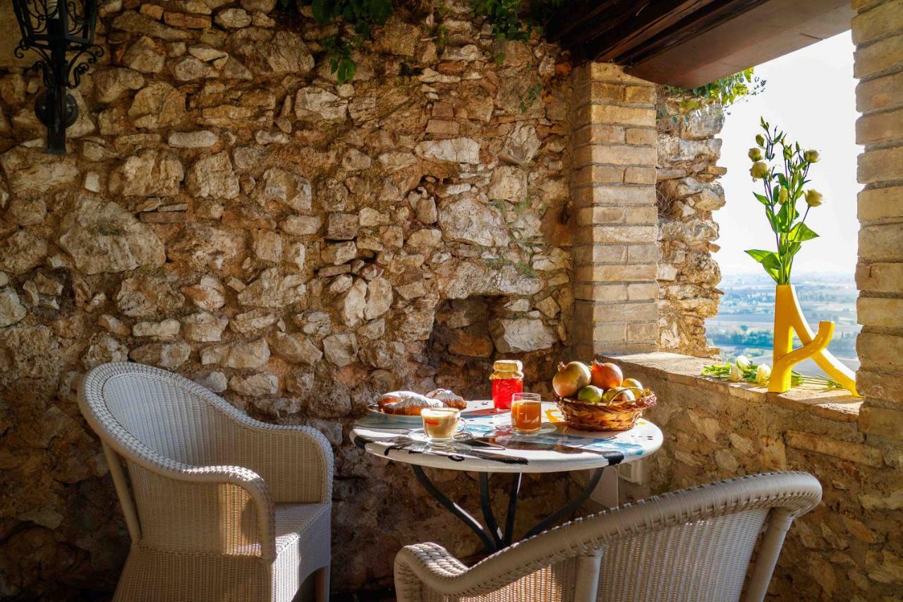 Relais Borgo Lizori Country House Campello sul Clitunno Bagian luar foto