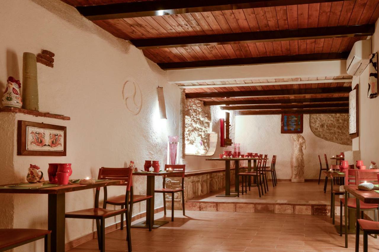 Relais Borgo Lizori Country House Campello sul Clitunno Bagian luar foto